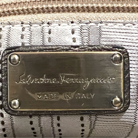 Salvatore Ferragamo East West Handbag in Bronze metallic - Picture 5 of 6